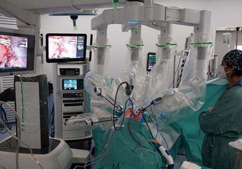 Không cắt xương sườn, các bác sĩ phẫu thuật Tây Ban Nha thực hiện ca ghép phổi bằng robot đầu tiên trên thế giới