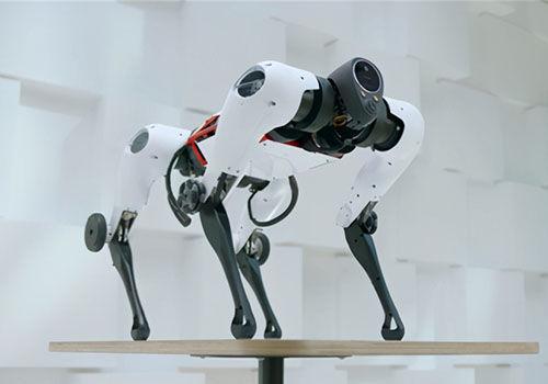 Tencent đã công bố tiến bộ mới của chú chó robot Max, có thể đỗ xe, vượt rào và 
