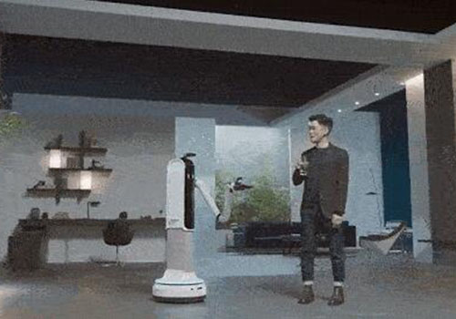  Samsung đã chế tạo một lô robot nhà ai, cô thư ký vú em có bị cho nghỉ việc không?