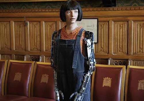 Robot hình người ra mắt lần đầu tiên tại Quốc hội Anh
