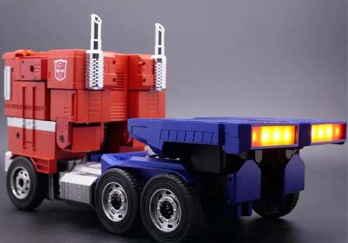 Tự động Transformers-Optimus Prime là sắp tới! sản xuất tại Trung Quốc